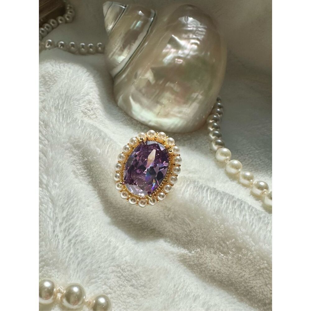 Gorgeous lavender oval cut cubic zirconia adjustable cocktail ring with faux pea - Picture 12 of 14